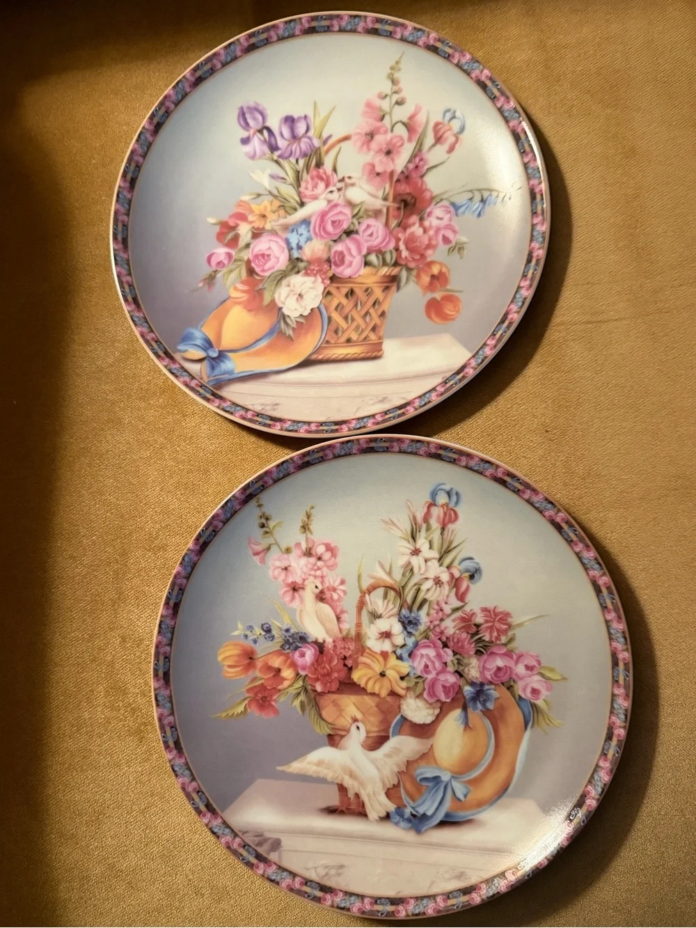 2 Plates, Coleccion Paula, flowers and doves